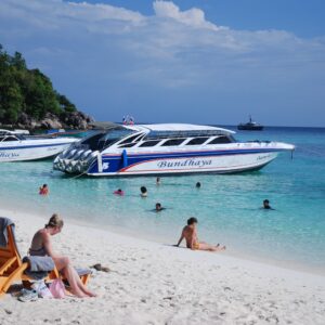 bundhaya-speedboat-from-phuket-to-koh-lipe